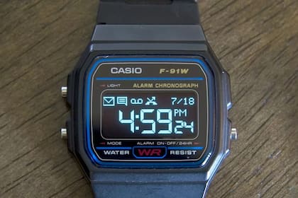 El Casio F91W modificado por Pegor para transformarlo en un reloj inteligente