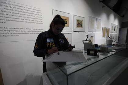 "El caso Breccia" en el Centro Cultural Borges, con guardia policial permanente, agrupa una serie de obras repatriadas del genial dibujante