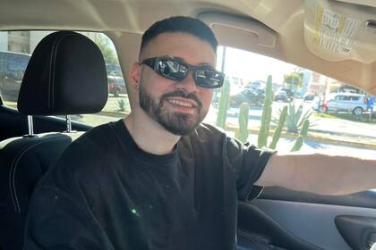El caso comenzó el 4 de diciembre de 2025 en Miami, cuando Escobar acudió a una oficina migratoria para un trámite ordinario; allí fue esposado por agentes del ICE pese a no tener antecedentes penales