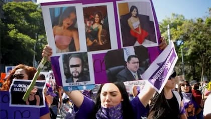 El caso de Ariadna López motivó a un grupo de mujeres a protestar en Ciudad de México.