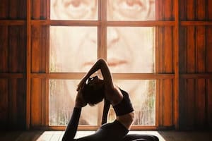 Nació en Bariloche, a los 18 viajó a Buenos Aires, terminó en Dinamarca y relata su experiencia con un gurú de yoga