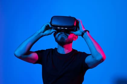 El caso RV es, junto con las gafas inteligentes y los guantes táctiles, un imprescindible para entrar al metaverso