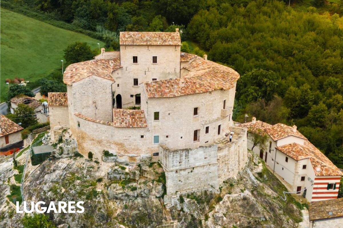 El Castel di Luco, un castillo circular reformulado como hotel