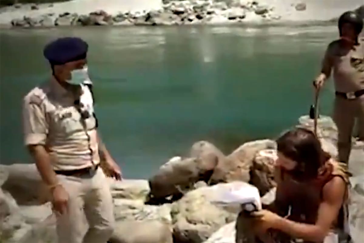 El castigo fue realizado por la policía de la ciudad de Rishikesh a personas de Australia, Austria y Estados Unidos entre otros países