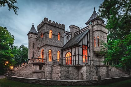 El castillo cuenta con 26 habitaciones y abarca 1000 metros cuadrados.