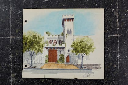 Nunca antes mostrados. Aún se conservan los dibujos originales con la firma de Roberto Sánchez que fueron el primer paso para la concreción del exótico proyecto.