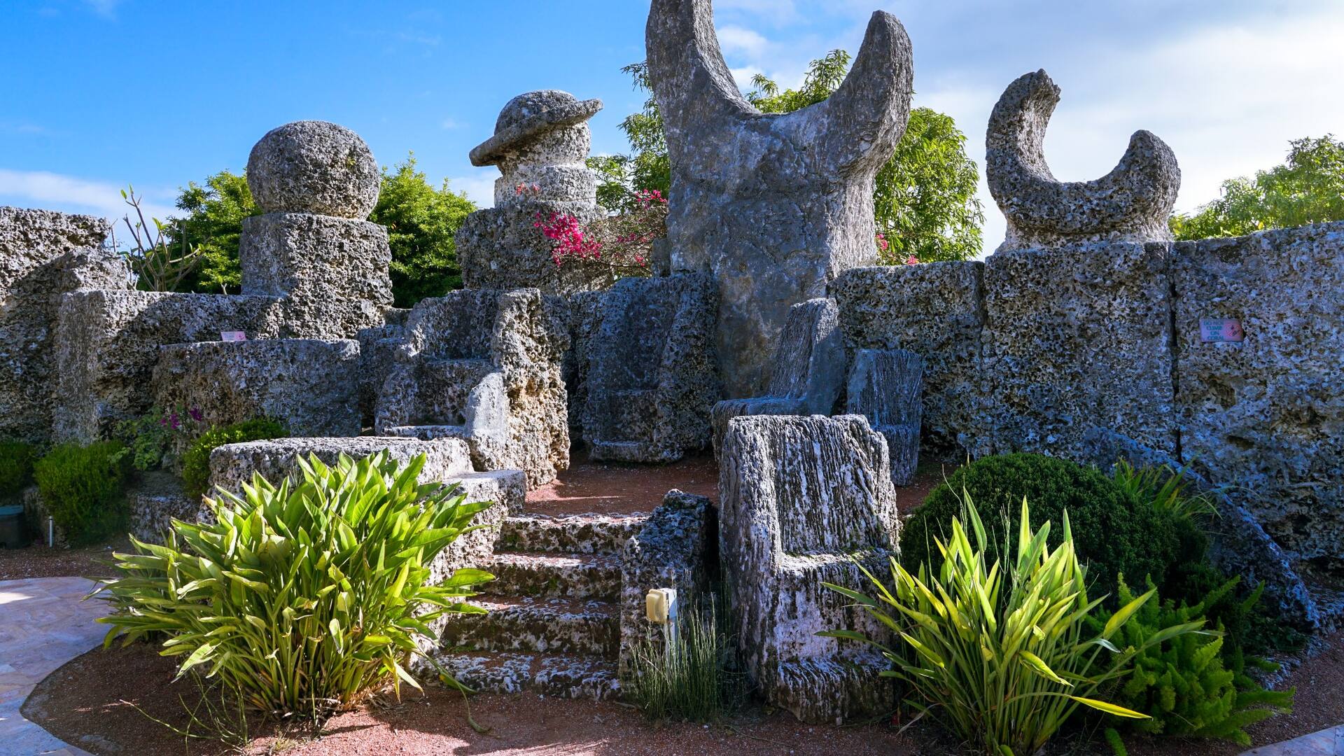 El castillo de coral se compone de muchas piedras megalíticas