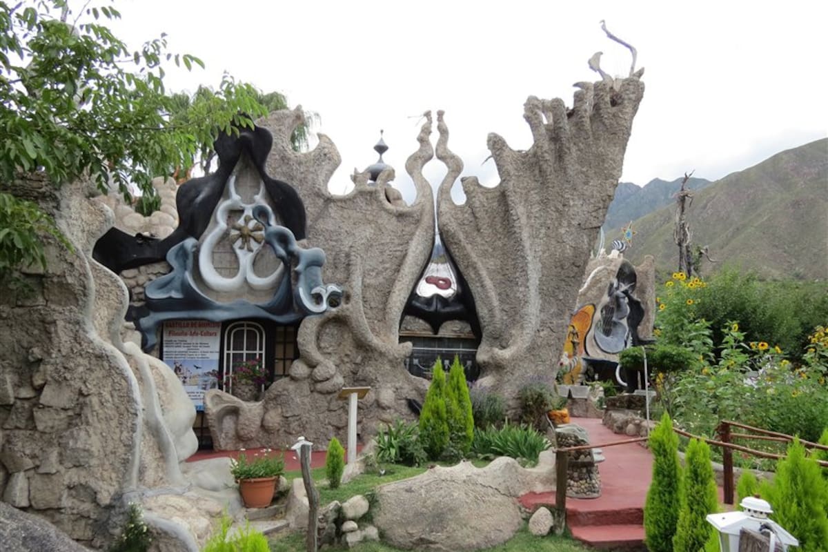 El Castillo de Dionisio, una obra del llamado art brut, fuera de las normas convencionales