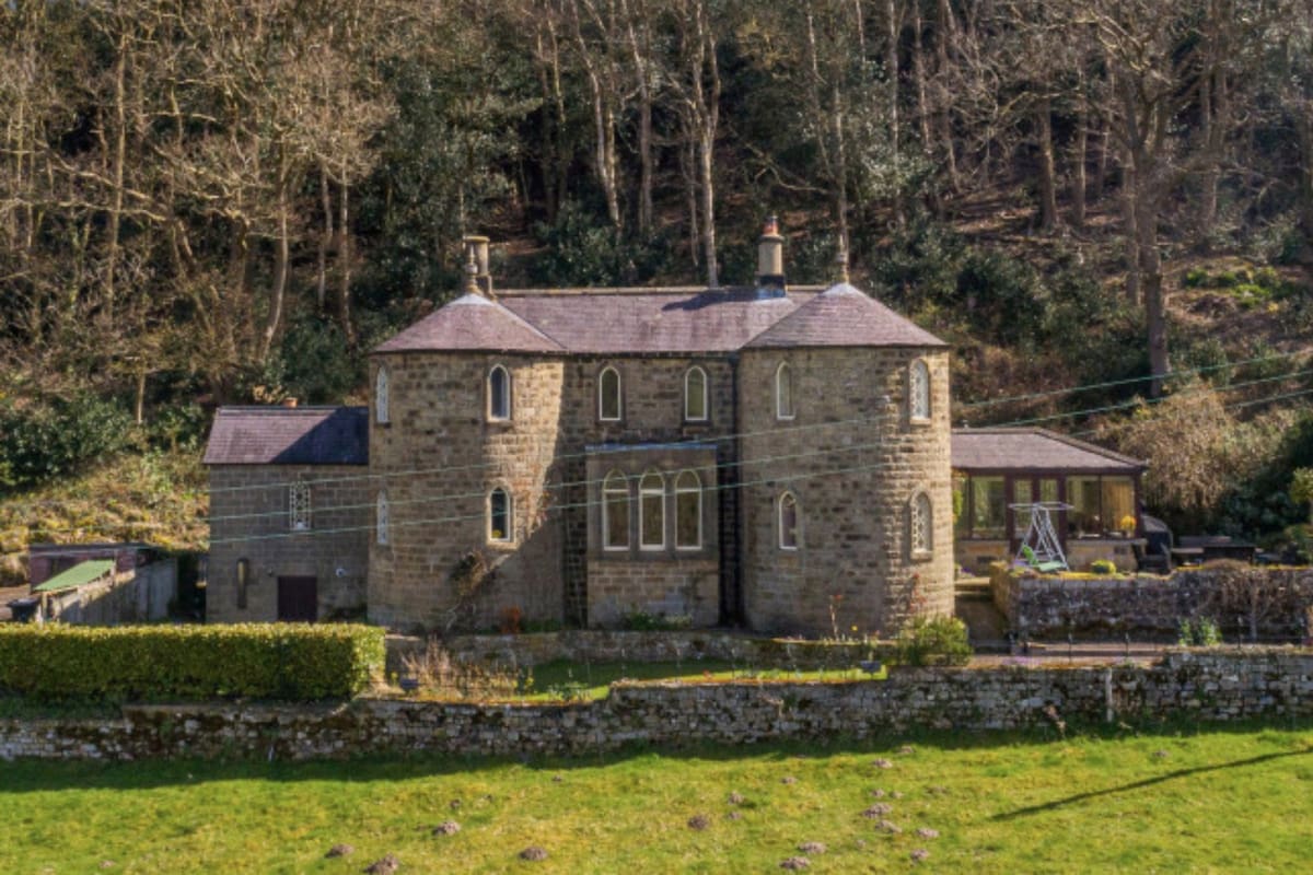 El castillo de Knox Hall, ubicado en Harrogate, Noth Yorkshire, que fue puesto a la venta después de 100 años.