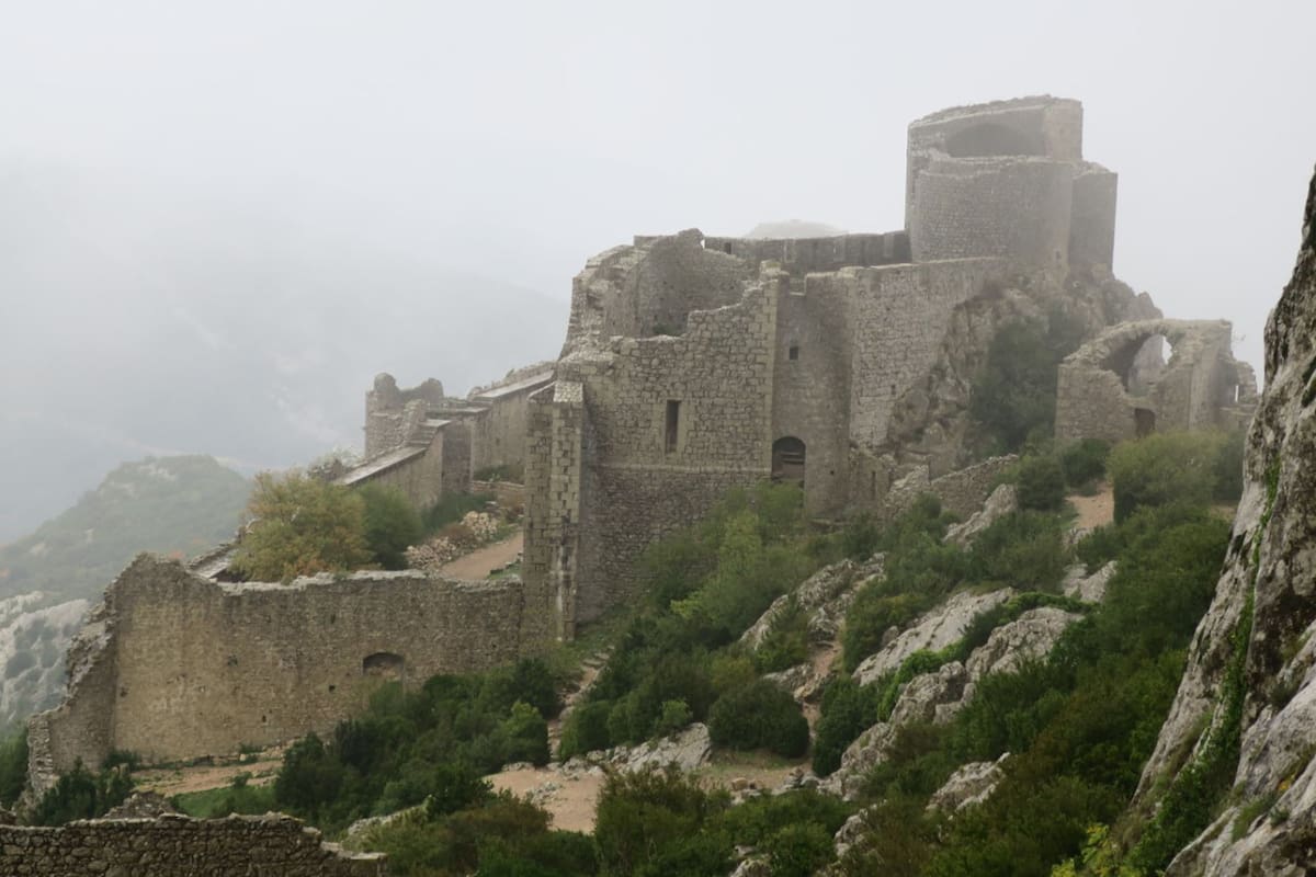El castillo de Peyrepertuse, de la Edad Media, en el sur de Francia