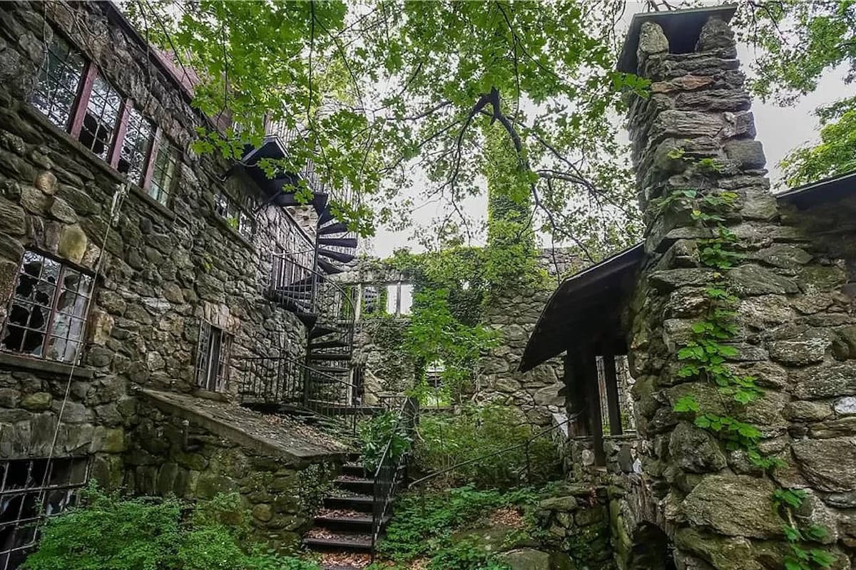 El castillo que alguna vez perteneció a David T. Abercrombie se encuentra a la venta