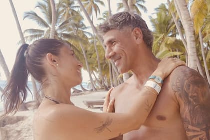 El Cata Díaz, en su nueva versión, junto a su novia