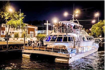 El Catamarán Libertad puede ser contratado para fiestas privadas