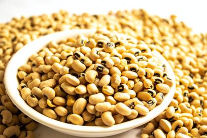 El caupí, un alimento poco conocido que contiene vitaminas A y C que actúan como antioxidantes eliminando los radicales libres dañinos y evitando que las células de la piel se dañen