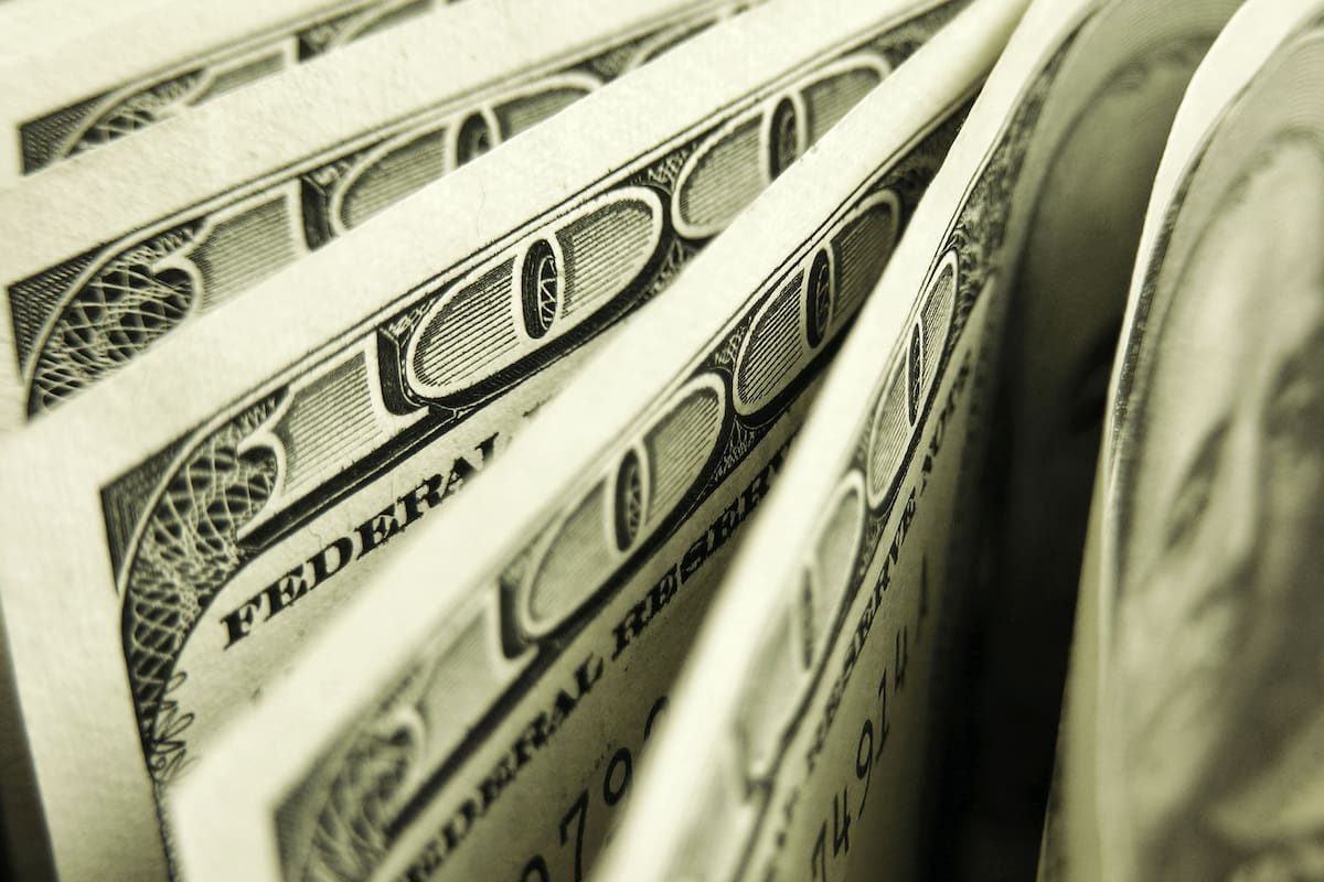 El CCL cerró cerca de su récord de $120; el dólar MEP finalizó a $117