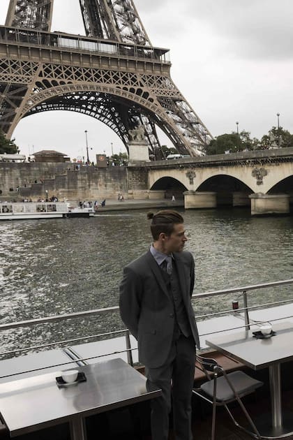 El célebre chef francés Alain Ducasse cambia de paisaje y traslada su cocina a un barco amarrado frente a la Torre Eiffel