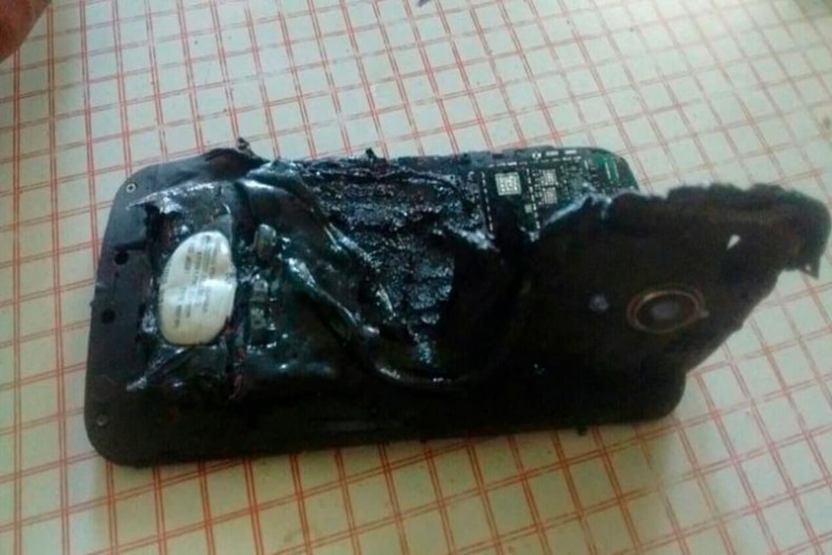 El celular explotó mientras el joven estaba dormido