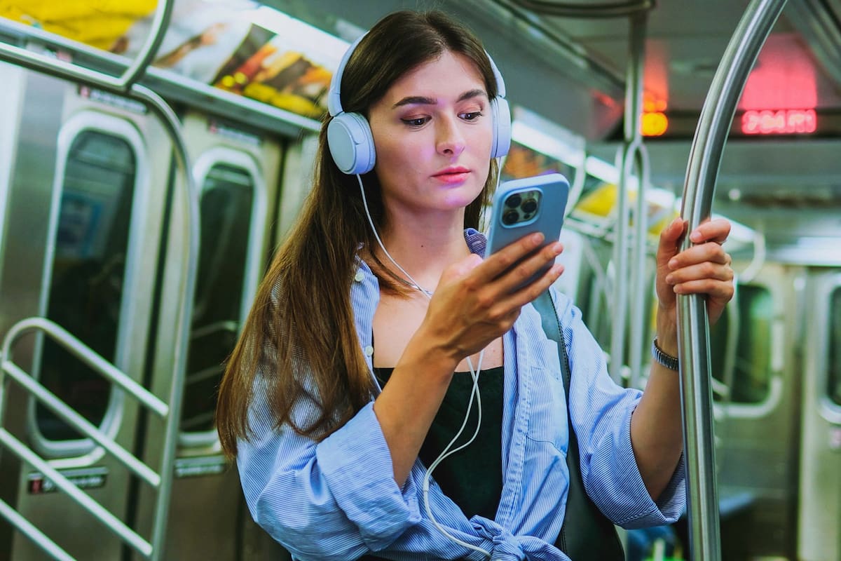 El celular monopoliza cada vez más la atención de la gente