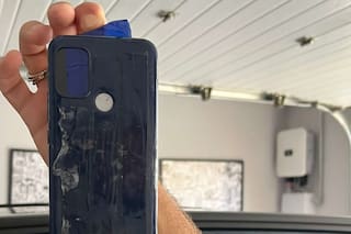 Viajó a España para atacar a su ex, le pegó un celular debajo del auto para rastrearla por GPS y lo atraparon a tiempo