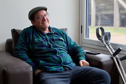 El celular y la muletas a un lado, Berti se sumerge en la charla con LA NACION: “Bielsa es la única persona del fútbol con la que me siento en deuda. Si en algún momento me necesita, él sabe que yo estoy de manera incondicional”, avisa