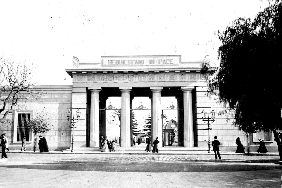 El cementerio de la Recoleta fue remozado por orden del intendente Torcuato de Alvear. Cuatro años después de completados los cambios, debió acompañar los restos de su hermano hasta el panteón familiar.