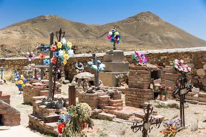 El cementerio de Tafna, decorado para la celebración del Día de los Muertos