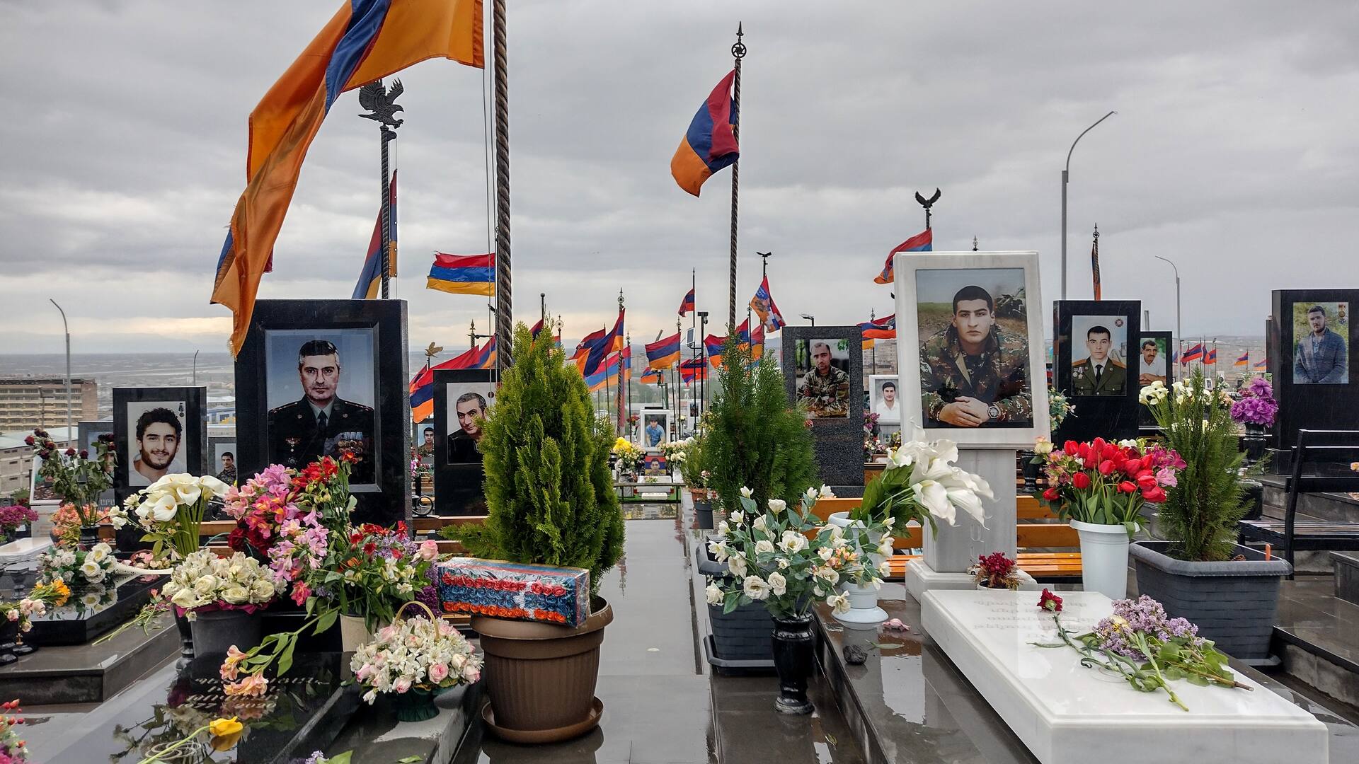 El cementerio de Yerablur, en Ereván, donde están enterrados los soldados caídos en las guerras por Nagorno Karabaj