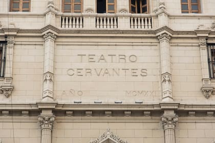 El centenario Teatro posterga, sin dar demasiadas precisiones sobre la fecha, uno de los estrenos más esperados del año