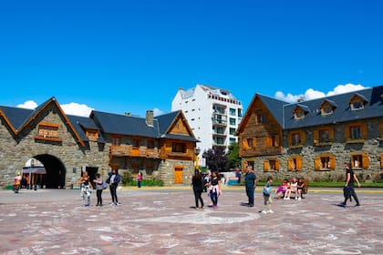 El Centro Cívico de Bariloche: la falta de planeamiento puede arruinar lugares únicos por su belleza