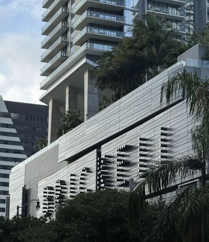 El centro comercial Brickell City Centre tiene encima un edificio residencial