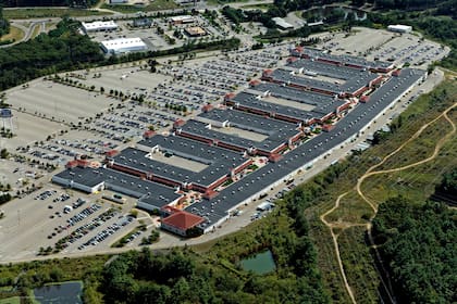 El centro comercial dispone de estacionamiento gratuito