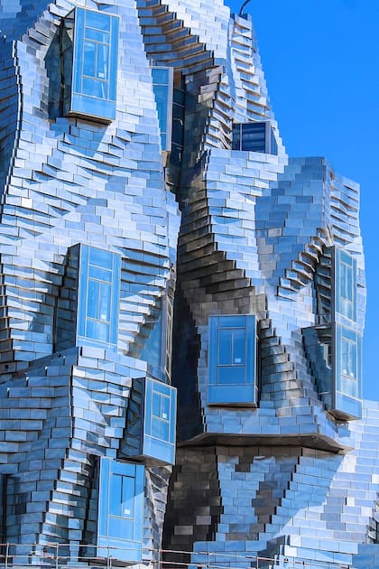 El centro cultural LUMA Arles diseñado por el arquitecto Frank Gehry.