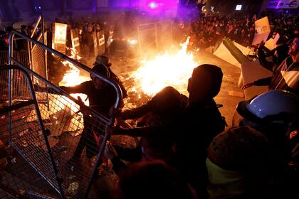 El centro de Barcelona volvió ayer a ser escenario de violentas protestas
