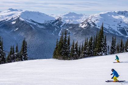 El centro de esquí canadiense Whistler Blackcomb permanece cerrado desde el mes pasado por un brote de la variante P1 del coronavirus