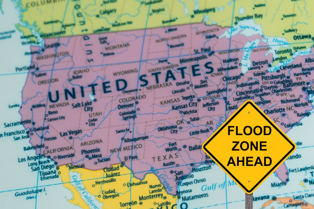 El centro de Estados Unidos enfrenta este jueves una jornada crítica con un corredor de tormentas severas y lluvias intensas