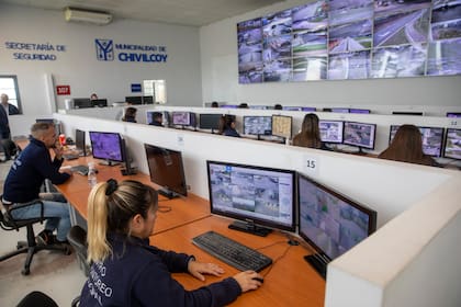 El centro de monitoreos de Chivilcoy cuenta con 320 cámaras “de última tecnología”