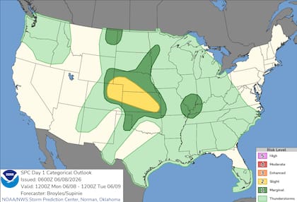 El Centro de Predicción de Tormentas (SPC) emitió un Riesgo Leve de tormentas severas para las Llanuras Centrales