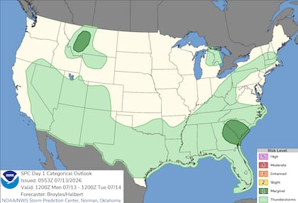 El Centro de Predicción de Tormentas (SPC) ha identificado un riesgo marginal de tormentas severas para este lunes tanto en la costa atlántica sur, principalmente en Georgia y Carolina del Sur, como en áreas del oeste de Montana