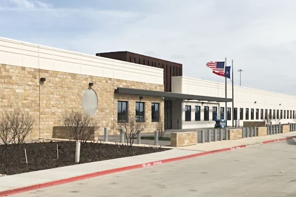 El Centro de Servicio de Texas dejará de procesar las solicitudes del formulario I-881