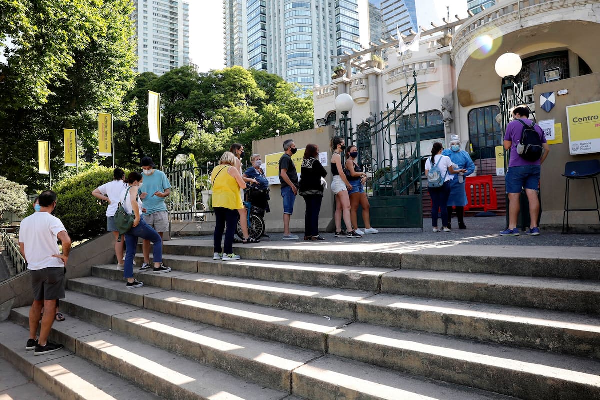 El centro de testeo en el edificio de La Munich, en Costanera Sur