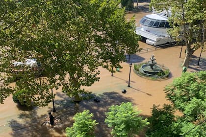 El centro de Tigre, cubierto de agua por la crecida
