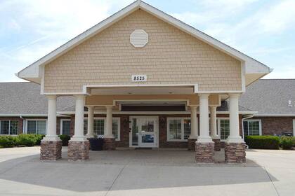 El centro Glen Oaks para pacientes con Alzheimer, donde declararon muerta a una mujer que respiraba