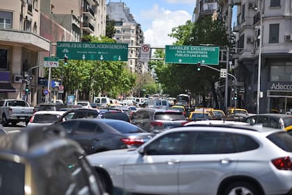 Caos de tránsito en el centro porteño