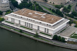 El Centro Kennedy dice al tribunal que no restaurará el nombre de Trump antes del 8 de septiembre