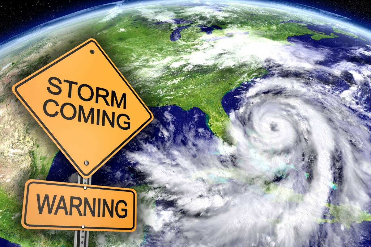 El Centro Nacional de Huracanes monitorea la posible formación de una tormenta tropical en Florida, la cual ya empezó a dejar lluvias fuertes en el territorio continental