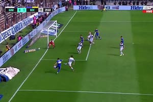 El centro para el tanto de Fabra, autor del gol de Boca ante Gimnasia