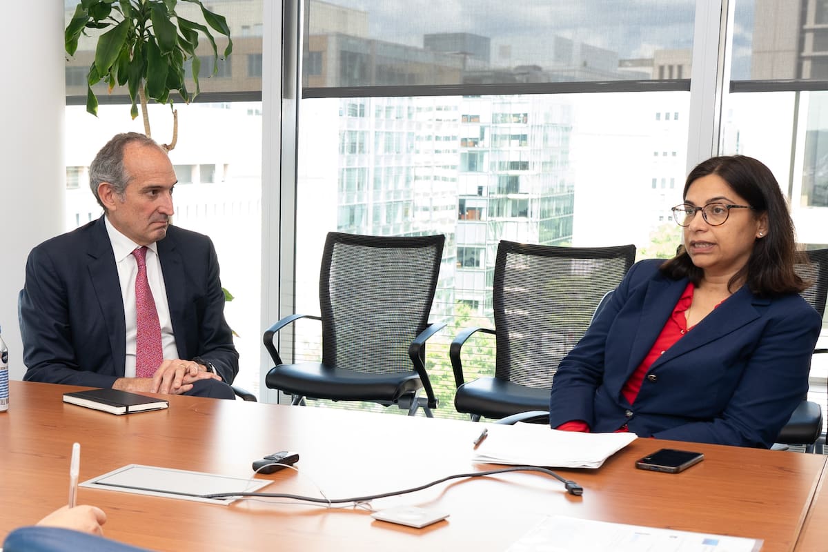 El CEO de Allkem, Martín Pérez de Solay, y la jefa global de Minería del IFC, Namrata Thapar