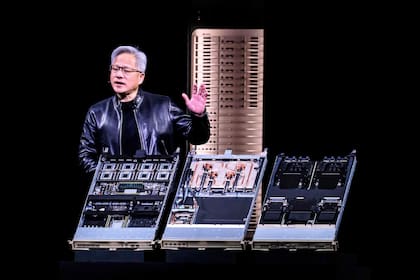 El CEO de la empresa tecnológica Nvidia, Jensen Hwang, durante la presentación de una IA de nueva generación (Archivo)