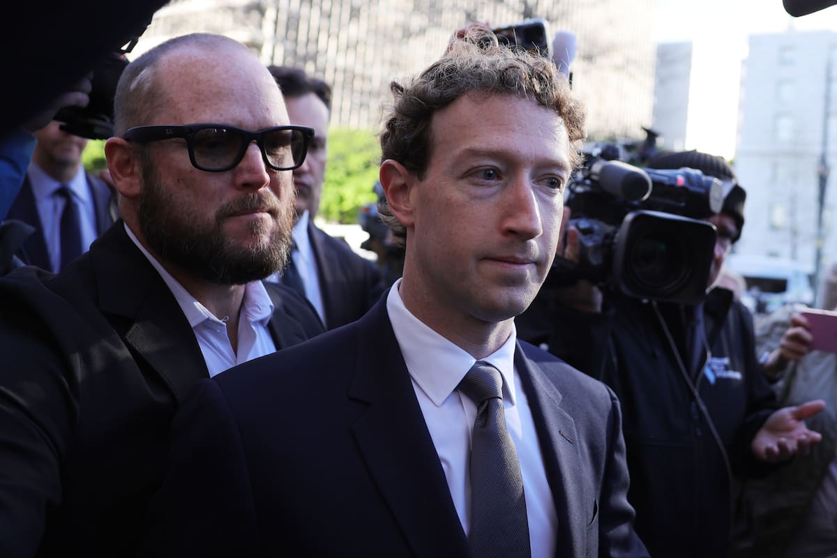 El CEO de Meta, Mark Zuckerberg, llega a un juicio histórico sobre si las redes sociales vuelven adictos a los niños, el miércoles 18 de febrero de 2026, en Los Ángeles. (Foto AP/Ryan Sun)