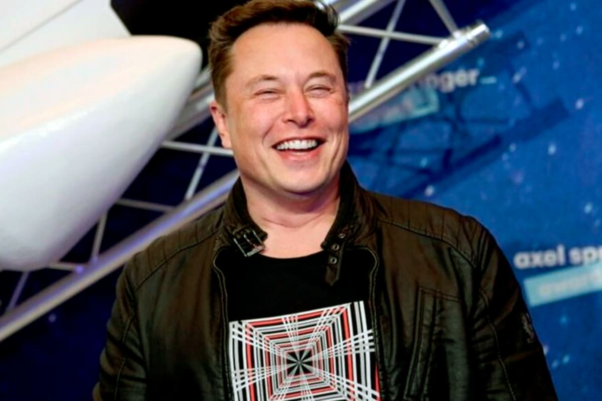El CEO de Tesla y Space X recurrió a las redes sociales y mostró un momento de su vida privada junto a su pareja, la canadiense Grimes, y su hijo X Æ A-Xii.